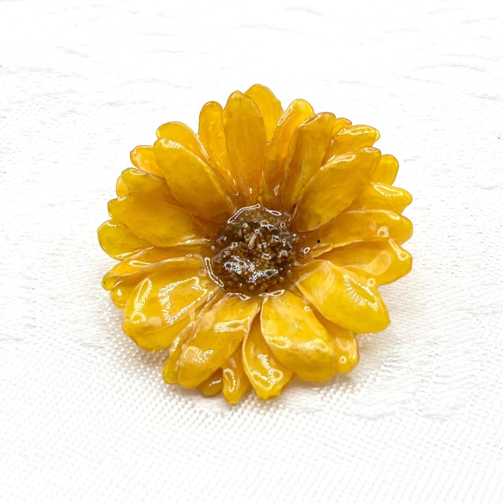 Vintage Lacquered Yellow Daisy Brooch | Spring Floral Flower Pin